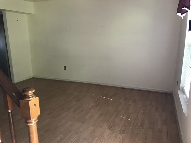 sala de estar - 1755 Weatherburn Dr