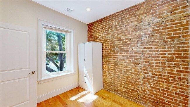 Photo - 79 Brighton Ave Unidad 2