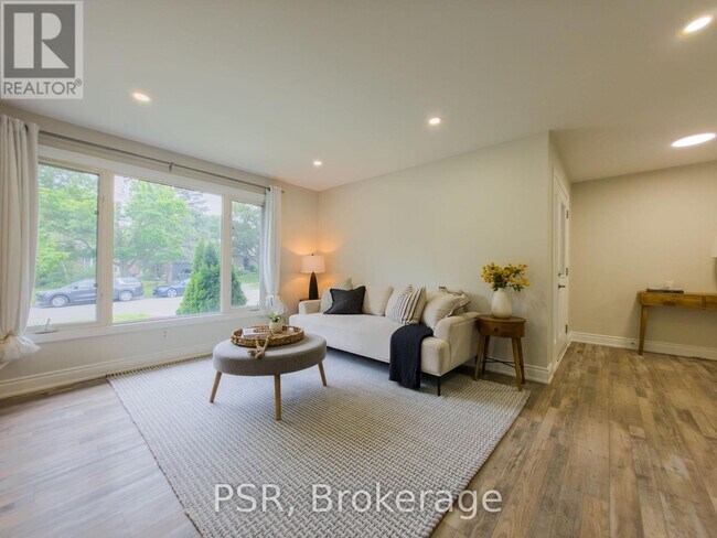 Photo - 88 Upper Canada Dr