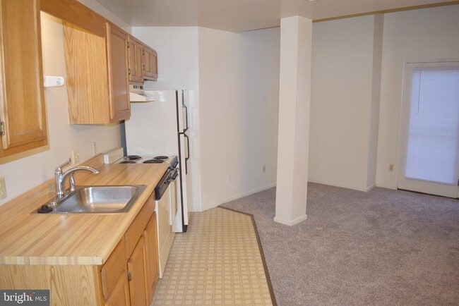 1121 Stanley Ave
