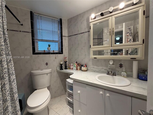 Photo - 1701 NE Miami Gardens Dr