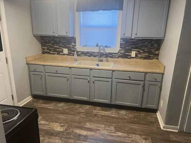 Photo - 1694 Bide A Wee Park Ave