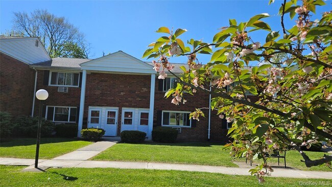 Building Photo - 76 Manor Dr Unit 76