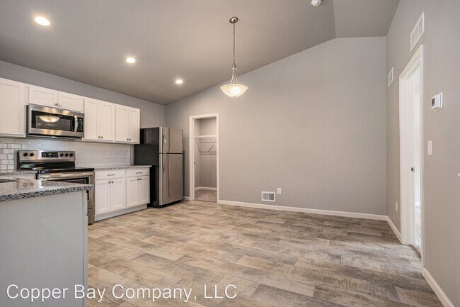 4 br, 2 bath House - 3053 N. Sedge Wren Dr...