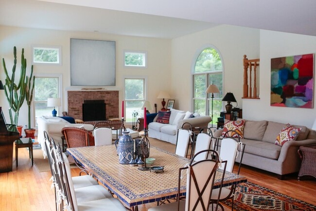 Photo - 341 Narrow Ln