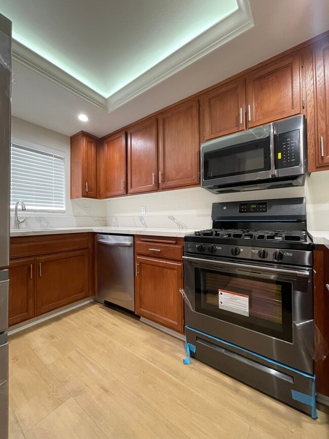 Photo - 15114 Sherman Way