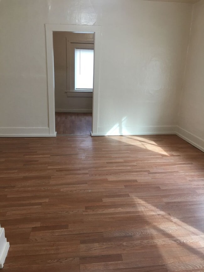 Photo - 810-888-7300