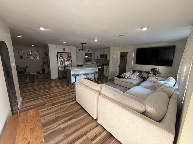 Photo - 1388 Rose St