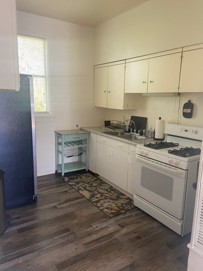 Photo - 1015 E 9th S