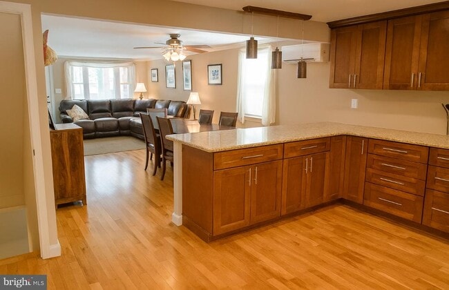 Photo - 410 W 11th Ave