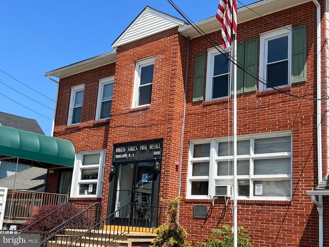 Building Photo - 35 East Ave Unit APT 2