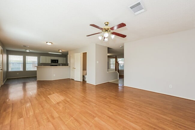 Photo - 735 Cedarwood Dr