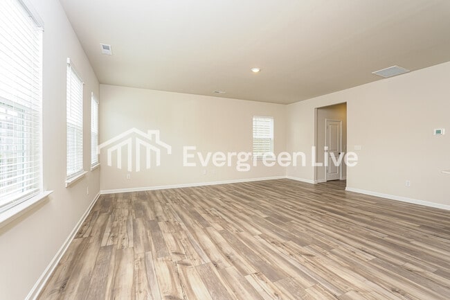 Photo - 5585 Hydrangea St