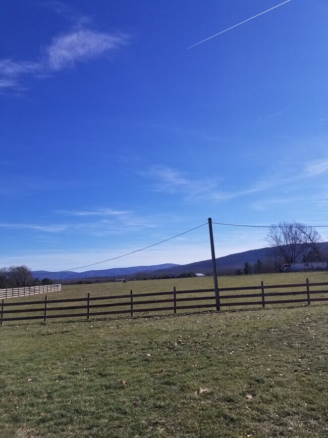 Photo - 6 Cloverleaf Ln