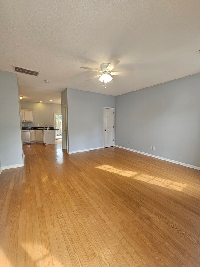 Photo - 104 Tuscany Ct