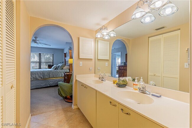 Building Photo - 4410 Chantelle Dr Unit H-205