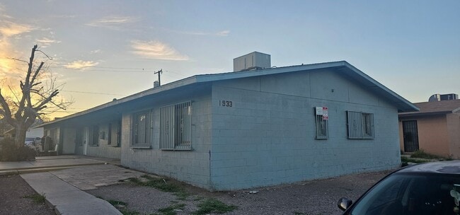 Building Photo - 4p1933 Unit A