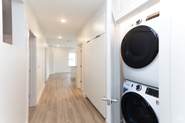 2BR, 2BA - 1,020SF - The Point