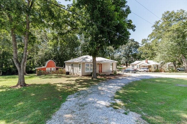 Photo - Beautiful Ranch Home in Prime Jefferson Location – Pet Friendly!