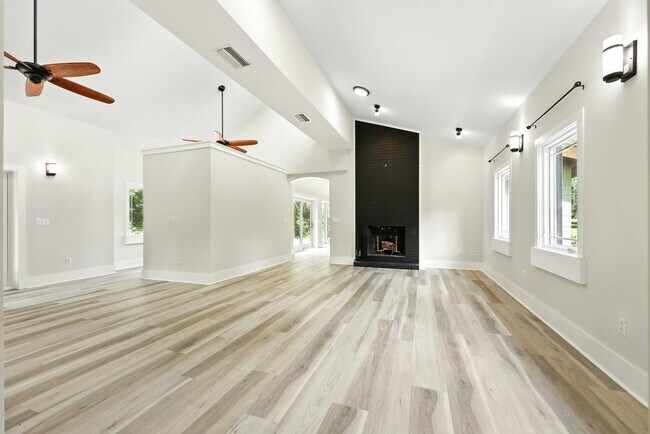 Photo - 5432 Grove Ave