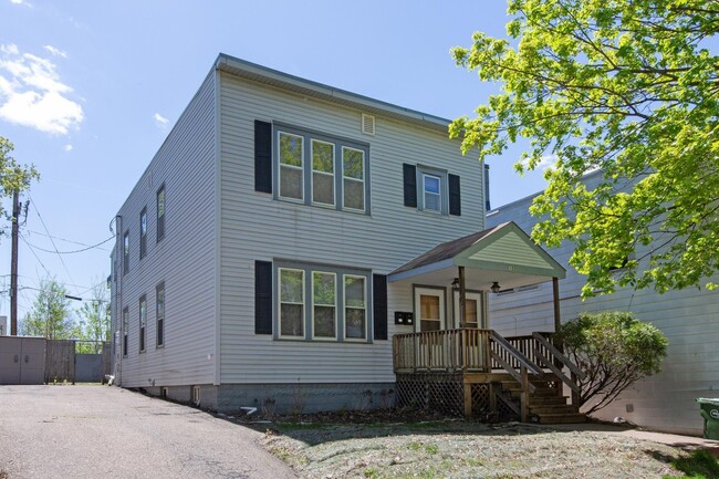Photo - 1550 Selby Ave Apartments Unit Lower