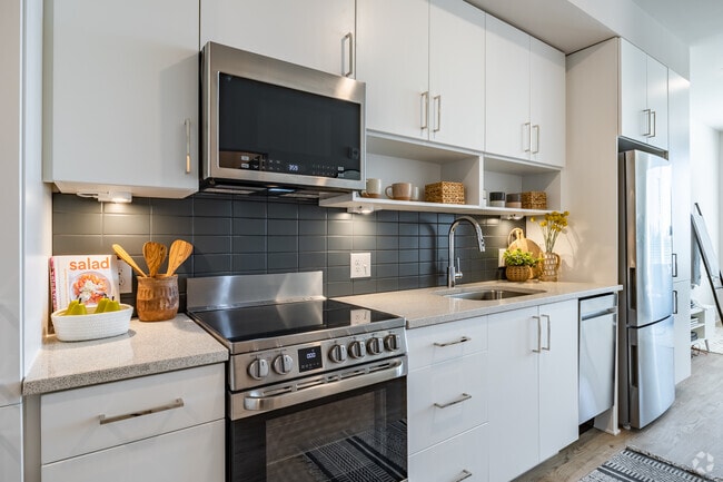 1BR, 1BA - 608SF