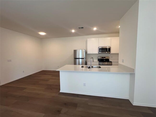 Photo - 302 Aaran Way