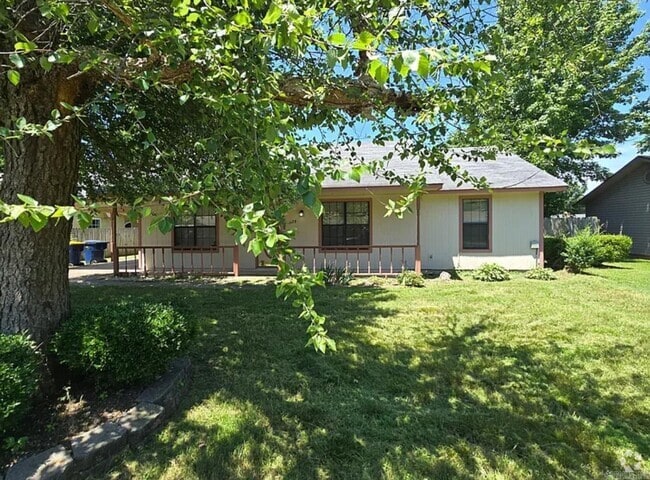 Building Photo - 25 McArthur Dr Rental