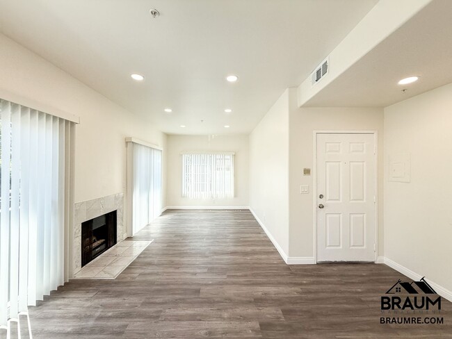 Photo - 11035 Moorpark St Unidad 201