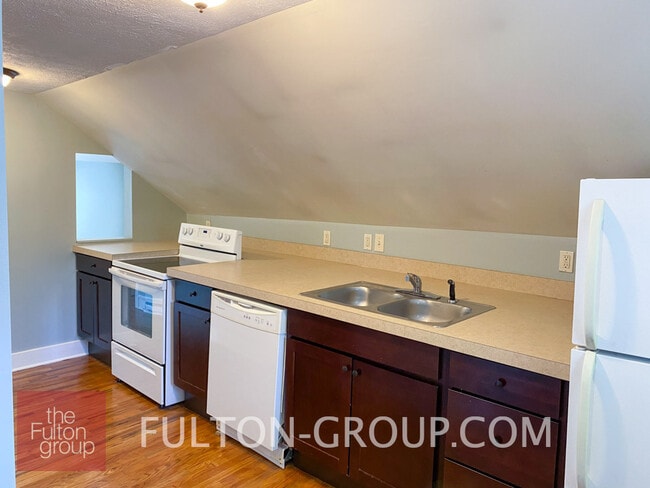 Photo - 20 Eastern Ave SE