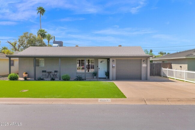 Photo - 4137 E Sells Dr Casa