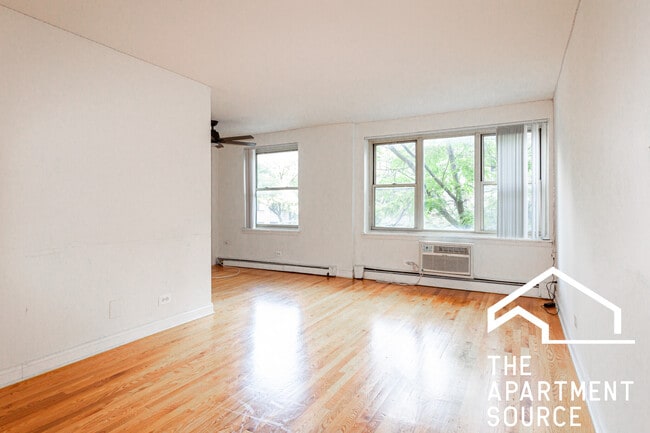 Building Photo - 3710 N Pine Grove Ave Unit 313 Rental