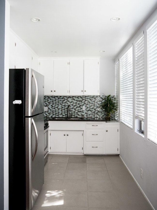 Kitchen - 810 Orange Grove Avenue Unit 5