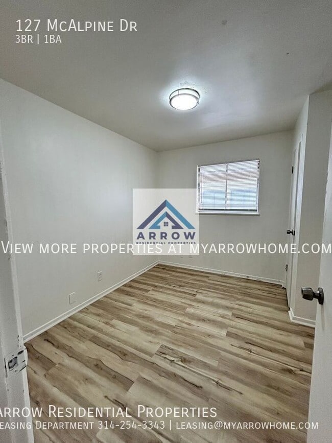 Photo - 127 McAlpine Dr-