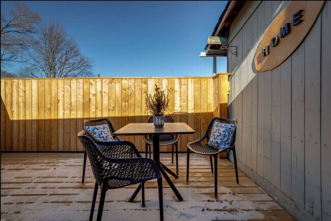 Photo - 1364 Queen St E Unit ID1227125P