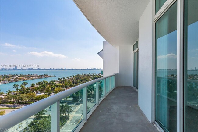 Building Photo - 7900 Harbor Island Dr Unit PH23