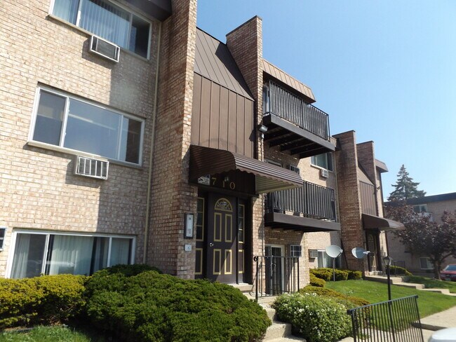 Photo - 710 W Huntington Commons Rd Unidad 1A