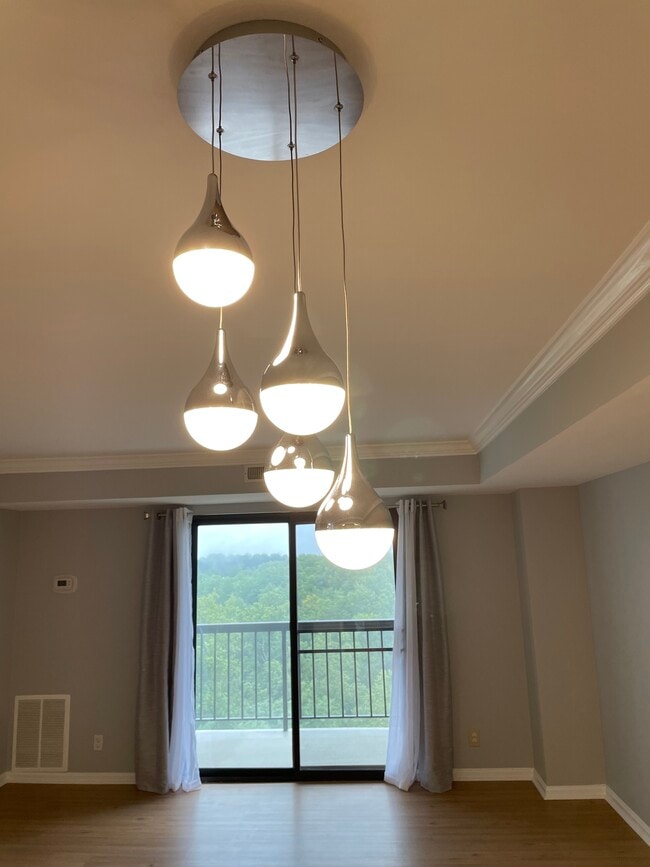 Living room - 3800 Powell Ln Unit #1107