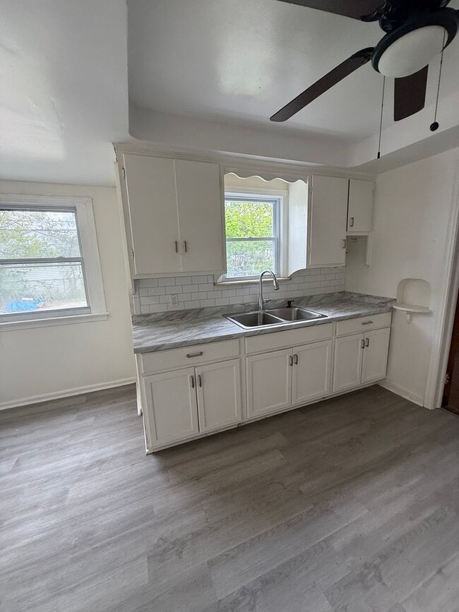 Photo - Lee/Harvard Single Home