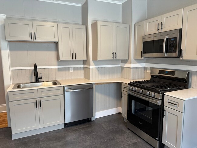 Building Photo - 825-827 Westcott Street Unit 827 Westcott (upper) Rental
