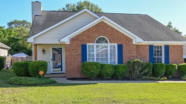 Building Photo - NE-Columbus-3 Bedrooms & 2 full Baths-Move...