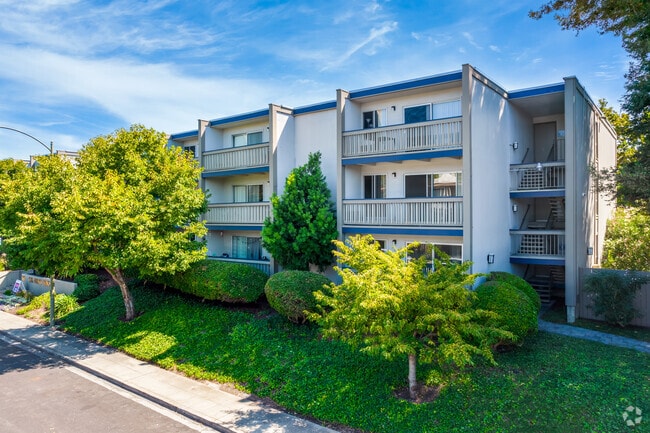 Photo - Del Medio Manor