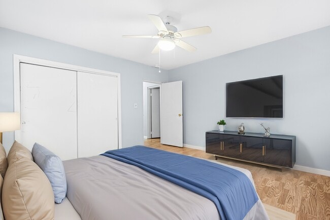 Photo - 300 Barclay Rd