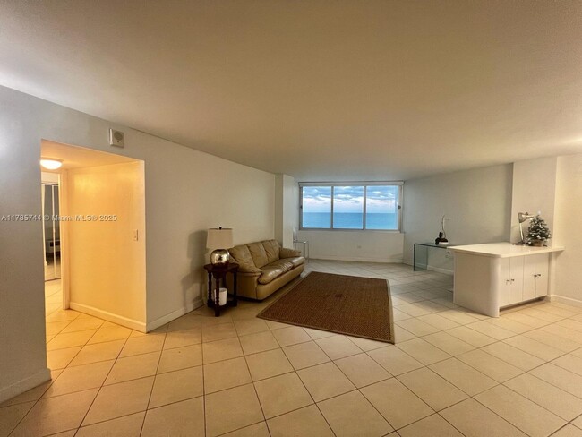 Building Photo - 7135 Collins Ave Unit 702 Rental