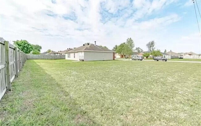 Photo - 805 SW Sandrock Rd