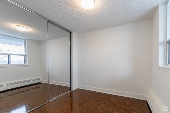 3 chambres, 1 salle de bain - 96 m² - Chambre - 145 & 147 Wellington St.