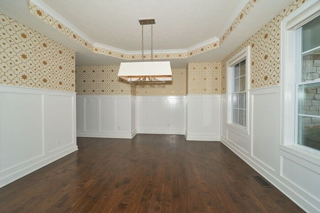 Beautiful 5 Bedroom With Finished Basement in Fishers