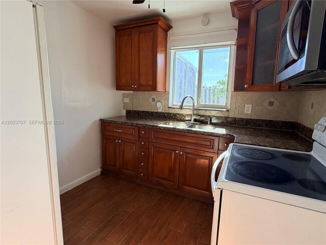 Photo - 2500 Sunshine Blvd