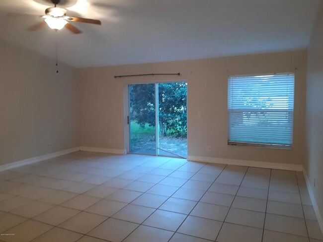 Photo - 5937 Aires Ave