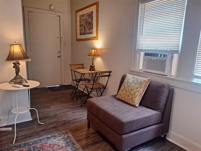 Photo - 1906 San Gabriel St Unidad 9